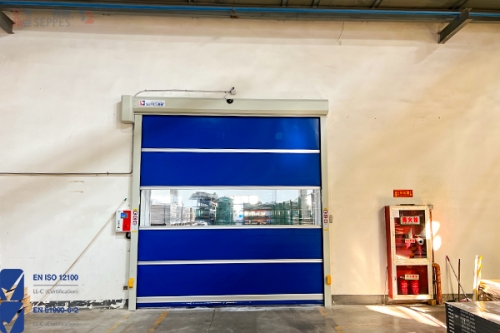 新突破！食品企业进出车间安装快速门解决蚊虫侵扰