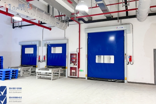 制药厂房隔断选择拉链快速门助力企业高效生产