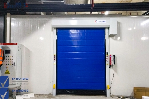 医药制品冷库口安装保温快速门，保证药物质量稳定