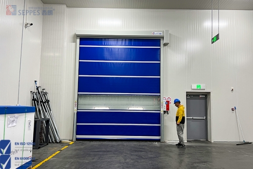 提升门与快速门双门组合，功能更全面，进出更智能