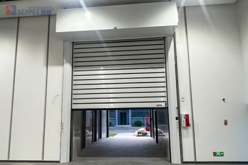 硬质快速门：高频快速+抗风防盗，满足机加工车间频繁进出需求