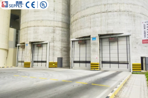 “提质向未来”南方水泥与西朗门业深度合作，抗风防尘堆积快速门筑牢装卸质量生命线