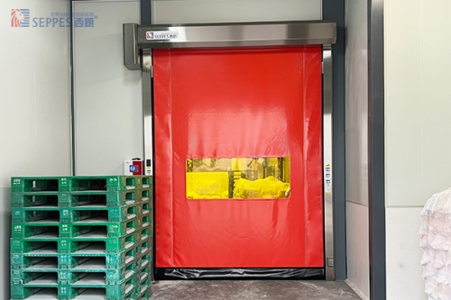 现代化食品工厂车间拉链快速门，双门互锁破题恒温恒湿管控难题