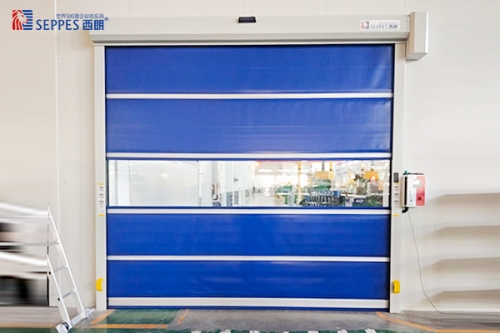 金属制品厂车间通道为什么用快速门？防尘、高效、智能联动是关键