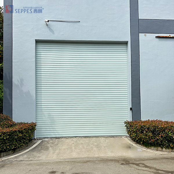 振翔车辆装备股份安装西朗铝合金卷帘门
