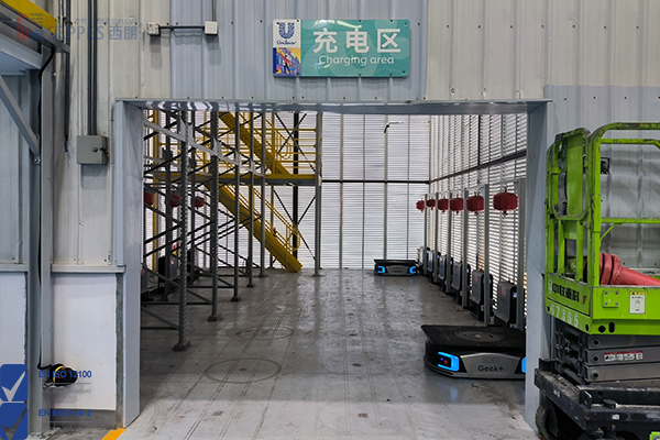 AGV小车充电区安装快速门前