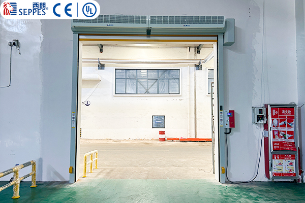 乐方食品车间通道安装快速门与风幕机联动