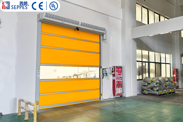 乐方食品车间通道安装快速门与风幕机联动