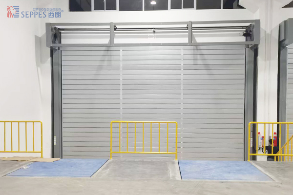 坚永科技物流出货口安装西朗涡轮硬质快速门