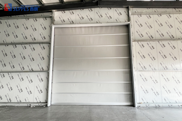 馨源新材料安装西朗快速门