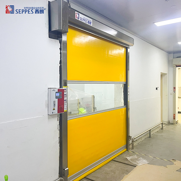 德联覆铜板安装在车间西朗快速门