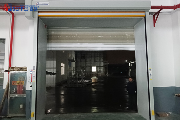 湖州复振纺织车间通道口安装快速门
