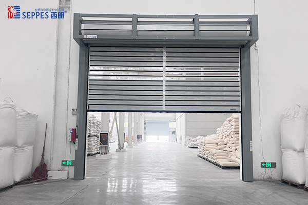呜咔咔宠物用品车间通道安装西朗涡轮硬质快速门