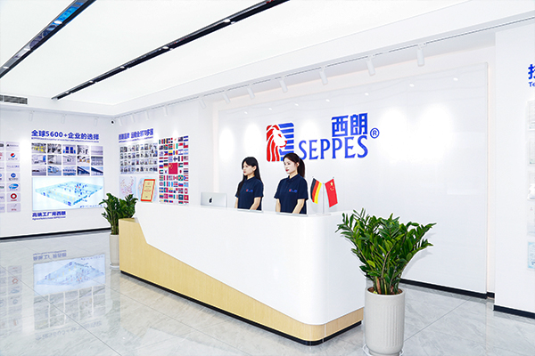 西朗门业工厂前台展区